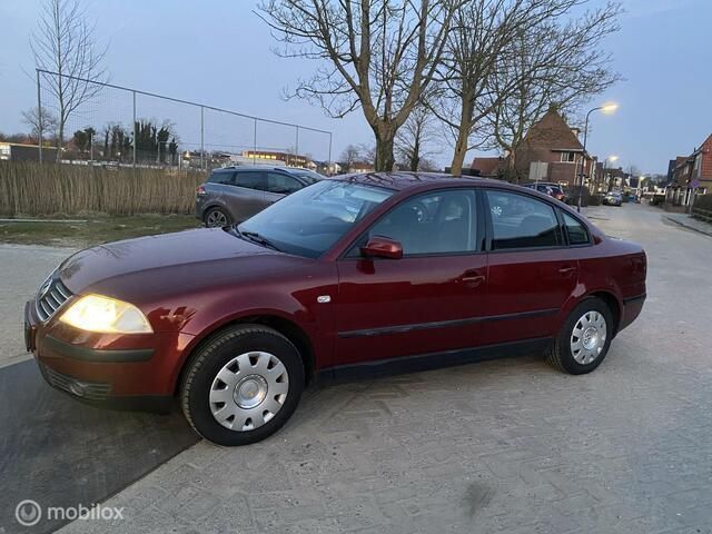 Occasion VW Passat Trendline 102 PK (75 kW) 2001 Rood Sedan
