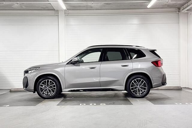 Occasion BMW iX1 M Sport 150 kW (204 PK) 2025 Spacesilber metallic (c67) (licht grijs metallic) SUV