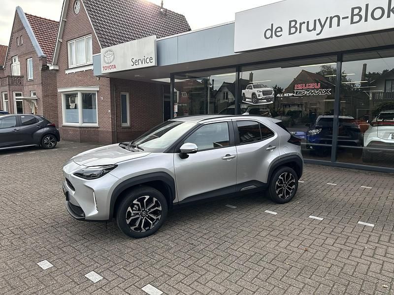 Nieuw Toyota Yaris Cross Executive 116 PK (85 kW) 2025 Zwart SUV