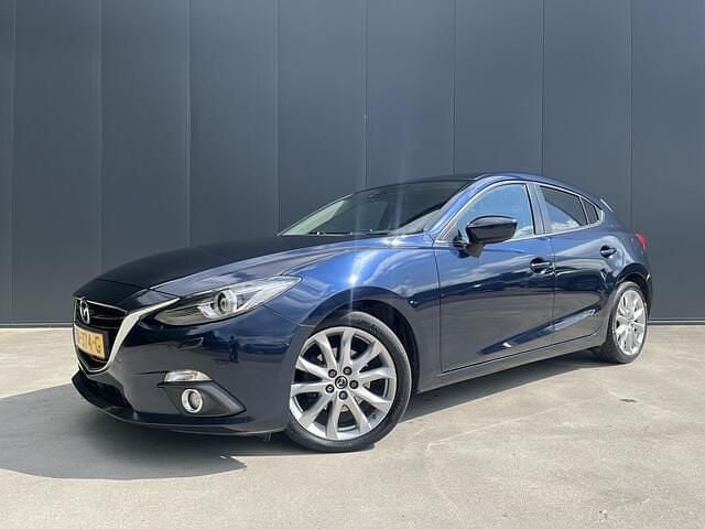Blauw, metallic lak Gebruikt 2015 Mazda 3 Hatchback | € 5.900 (Eerlijke prijs) - Afbeelding 1/4
