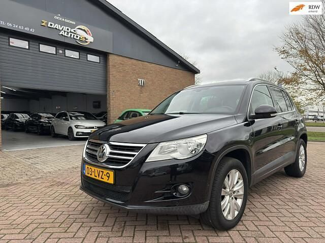 Zwart Occasion 2010 VW Tiguan Sport SUV | € 7.499 (Eerlijke prijs) - Afbeelding 1/4