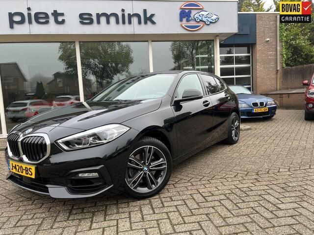 Zwart Gebruikt 2020 BMW 118 Executive Hatchback | € 20.900 (Eerlijke prijs) - Afbeelding 1/4