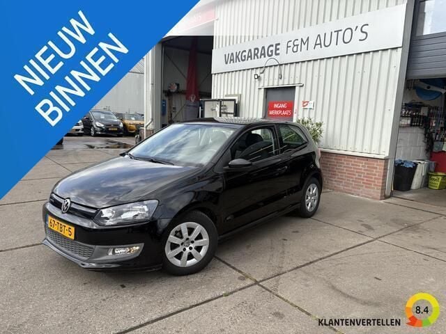 Zwart Gebruikt 2012 VW Polo Comfortline Hatchback | € 3.950 (Goede deal) - Afbeelding 1/4