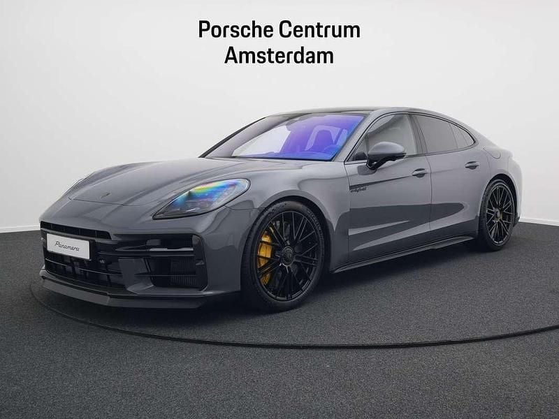 Grijs Nieuw 2025 Porsche Panamera Turbo S Sedan | € 302.430 - Afbeelding 1/4