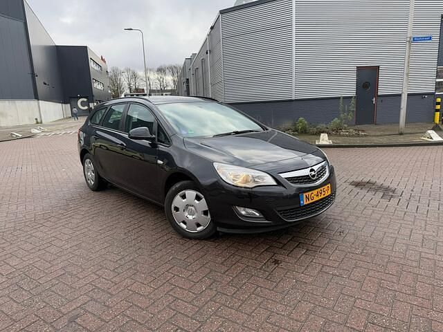 Occasion Opel Astra Design Edition 140 PK (102 kW) 2013 Zwart Stationwagen