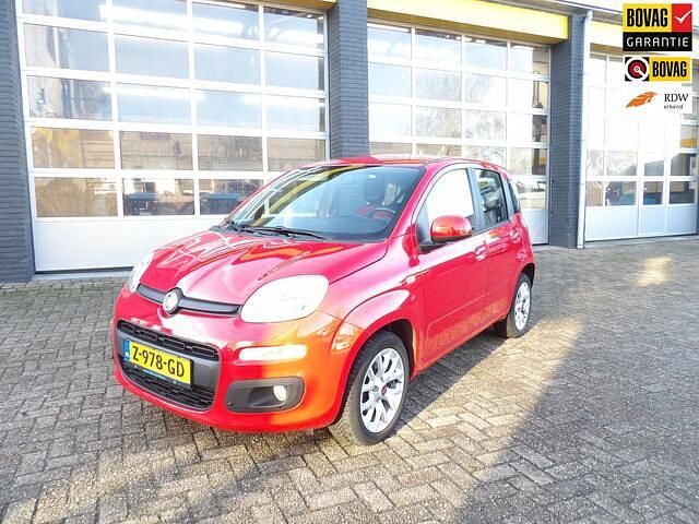 Occasion Fiat Panda Lounge 86 PK (63 kW) 2018 Rood Hatchback