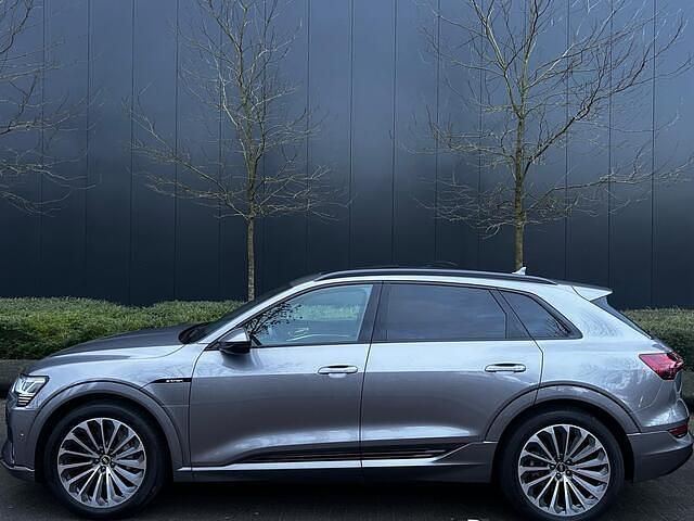 Grijs (metallic) Occasion 2020 Audi e-tron Advanced Plus SUV | € 24.900 (Eerlijke prijs) - Afbeelding 1/4