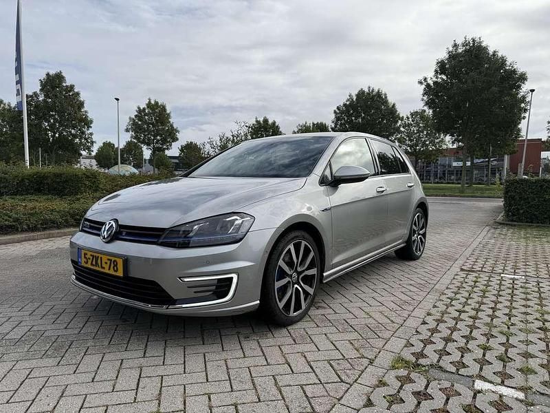 Grijs Gebruikt 2015 VW Golf VII GTE Stationwagen | € 12.950 (Iets duurder) - Afbeelding 1/4