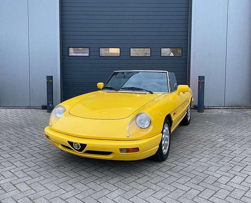 Geel Gebruikt 1992 Alfa Romeo Spider Cabriolet | € 22.500 - Afbeelding 1/4