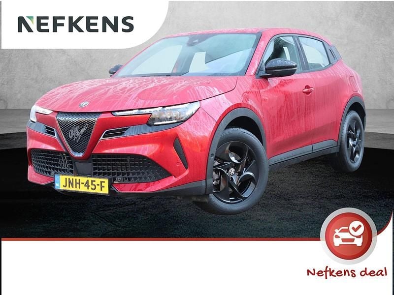 Rood Occasion 2025 Alfa Romeo GT Junior SUV | € 33.925 (Eerlijke prijs) - Afbeelding 1/4