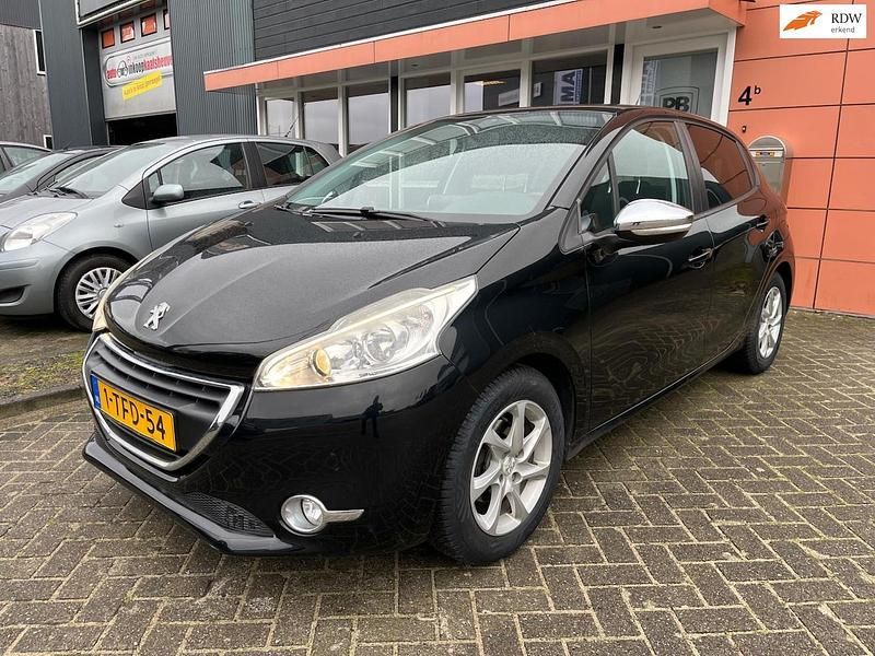 Zwart Occasion 2014 Peugeot 208 Hatchback | € 5.500 (Goede deal) - Afbeelding 1/4