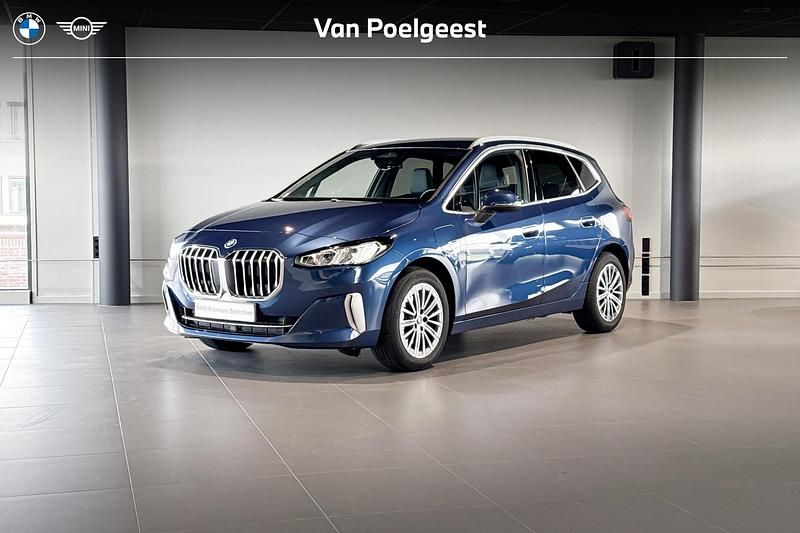 Phytonicblau Gebruikt 2023 BMW 225 Active Tourer Luxury Line MPV | € 34.900 (Eerlijke prijs) - Afbeelding 1/4