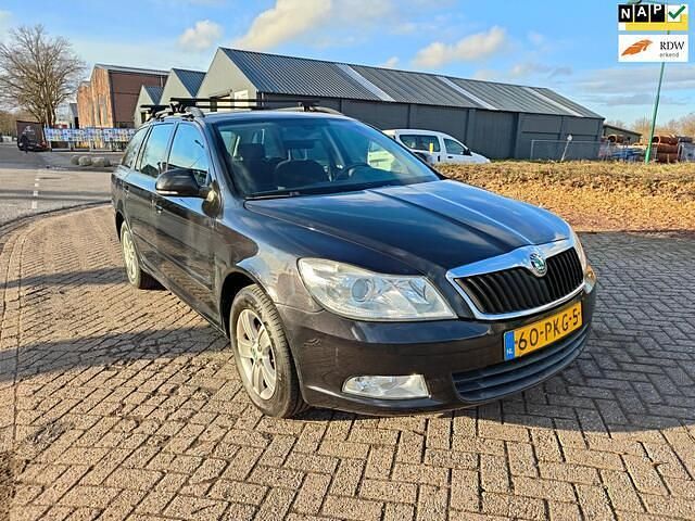 Zwart Occasion 2011 Skoda Octavia Business Line Stationwagen | € 2.999 (Super prijs) - Afbeelding 1/4