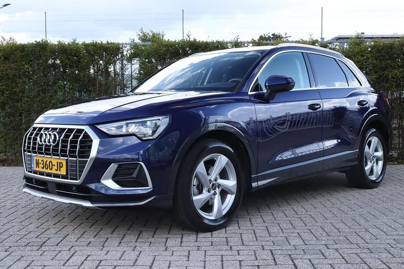 Blauw Gebruikt 2021 Audi Q3 Business SUV | € 30.895 - Afbeelding 1/4