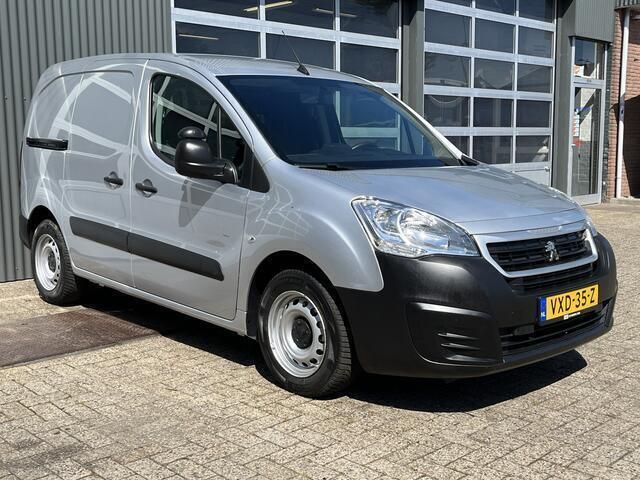 Grijs Gebruikt 2017 Peugeot Partner MPV | € 10.950 (Eerlijke prijs) - Afbeelding 1/4