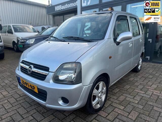 Grijs (metallic) Gebruikt 2004 Opel Agila Hatchback | € 1.495 (Eerlijke prijs) - Afbeelding 1/4