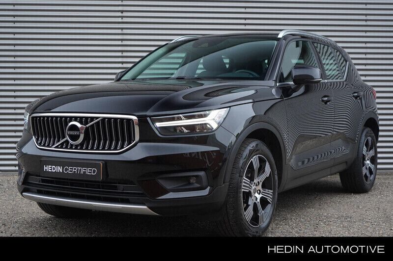 717 onyx black metallic (zwart metallic) Gebruikt 2021 Volvo XC40 Inscription SUV | € 37.995 (Iets duurder) - Afbeelding 1/4