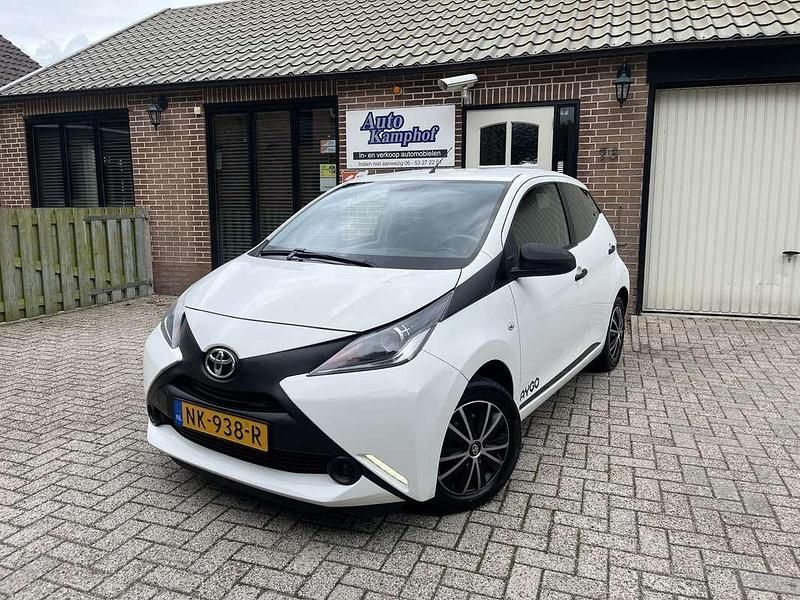 Wit Gebruikt 2017 Toyota Aygo Hatchback | € 5.950 (Eerlijke prijs) - Afbeelding 1/4