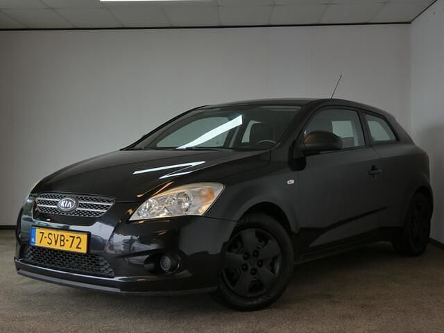Zwart Gebruikt 2009 Kia ProCeed Hatchback | € 2.650 (Iets duurder) - Afbeelding 1/4