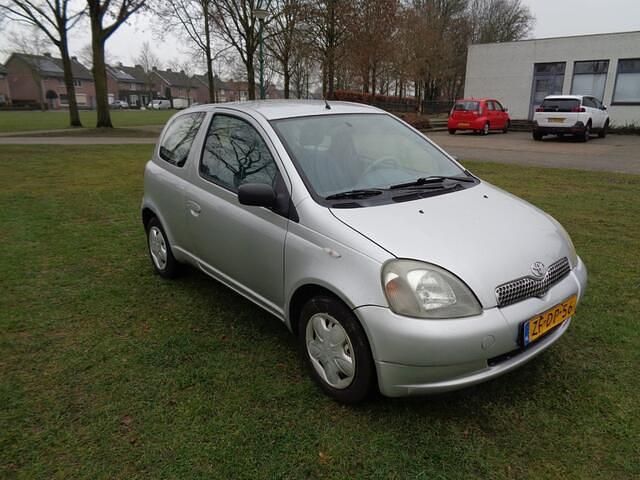 Occasion Toyota Yaris 68 PK (50 kW) 1999 Grijs Hatchback