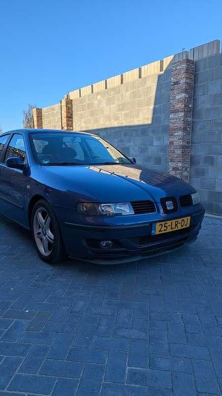 Blauw Gebruikt 2003 Seat Leon Stella Hatchback | € 750 - Afbeelding 1/4