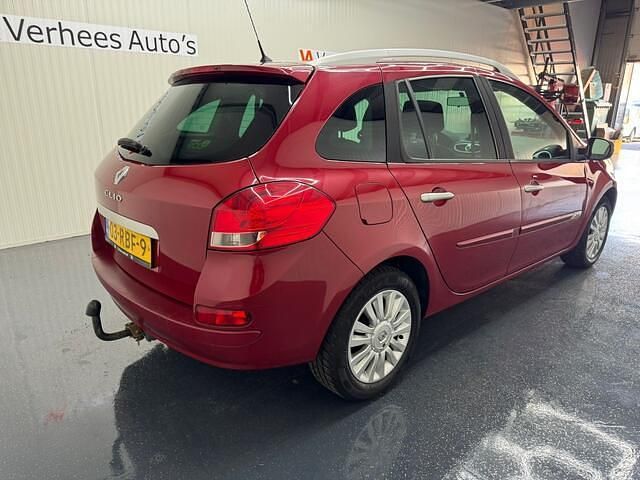 Occasion Renault Clio GrandTour Collection 103 PK (75 kW) 2011 Rood Stationwagen