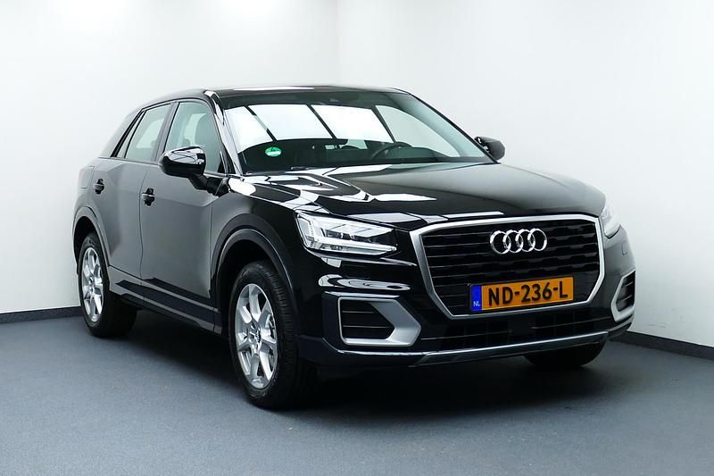 Zwart Gebruikt 2017 Audi Q2 Design SUV | € 21.444 (Eerlijke prijs) - Afbeelding 1/4