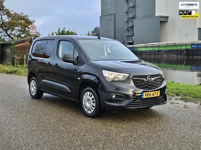 Zwart Gebruikt 2022 Opel Combo Edition Van | € 9.450 (Eerlijke prijs) - Afbeelding 1/4