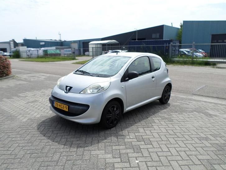 Occasion Peugeot 107 68 PK (50 kW) 2007 Grijs Hatchback
