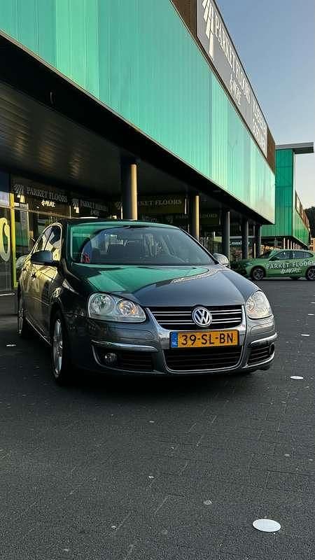 Zilver Gebruikt 2006 VW Jetta Sedan | € 2.000 (Eerlijke prijs) - Afbeelding 1/4