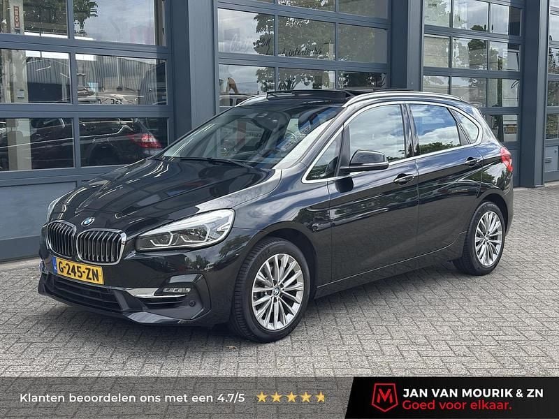 Zwart Gebruikt 2020 BMW 218 Executive Stationwagen | € 24.495 (Eerlijke prijs) - Afbeelding 1/4