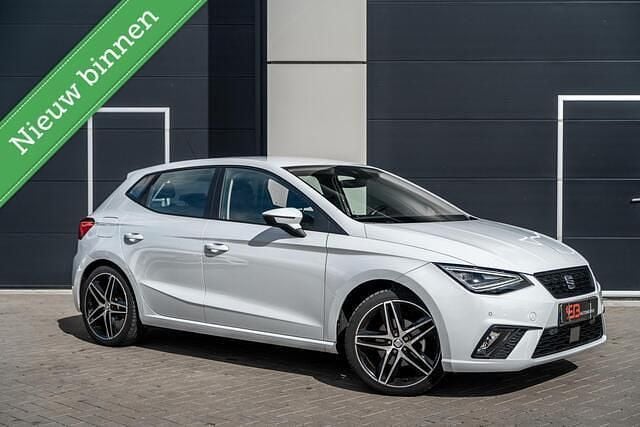 Wit Gebruikt 2022 Seat Ibiza FR Hatchback | € 19.950 (Goede deal) - Afbeelding 1/4