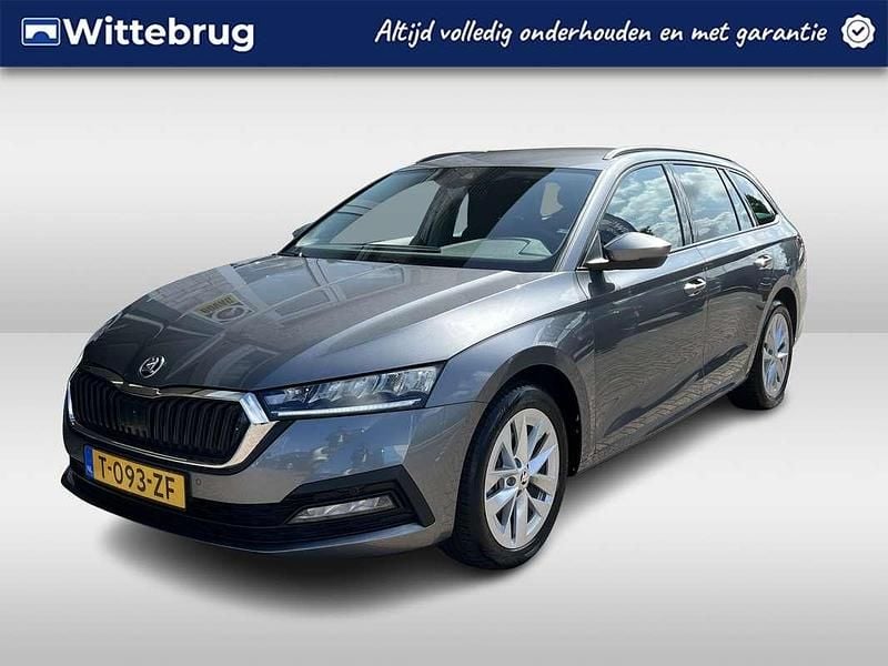 Grijs Gebruikt 2023 Skoda Octavia Ambition Stationwagen | € 21.450 (Goede deal) - Afbeelding 1/2