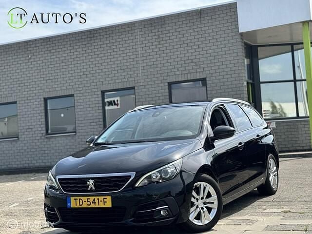 Zwart Gebruikt 2018 Peugeot 308 Stationwagen | € 6.999 (Goede deal) - Afbeelding 1/4