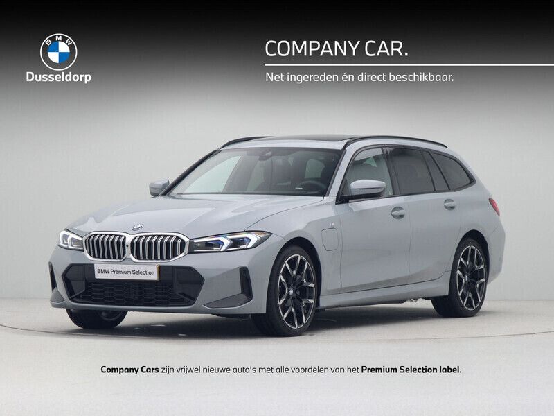 Grijs, metallic lak Gebruikt 2025 BMW 330e M Sport Stationwagen | € 64.950 (Duur) - Afbeelding 1/4