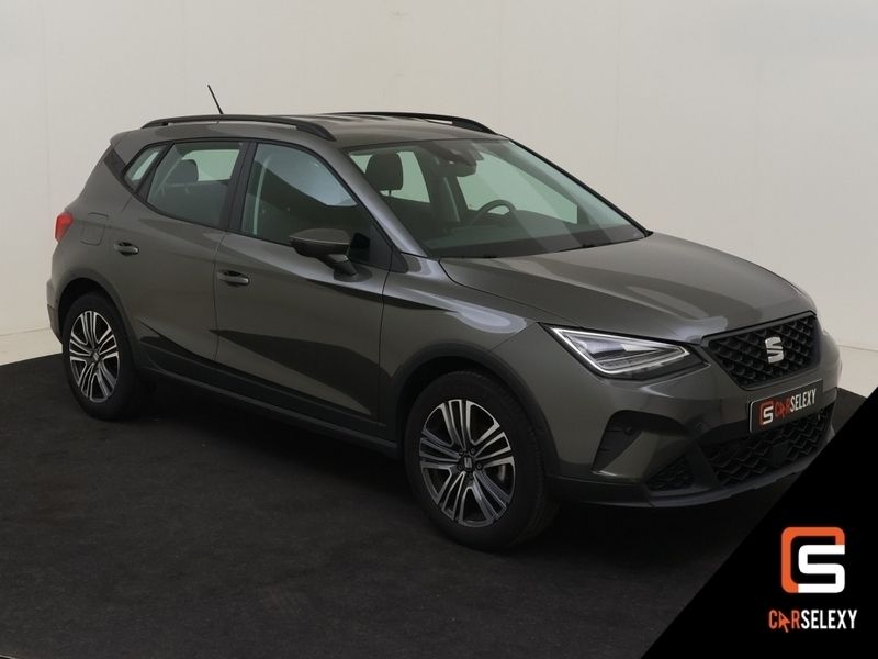 Grijs, metallic lak Gebruikt 2024 Seat Arona Business SUV | € 26.990 (Duur) - Afbeelding 1/4