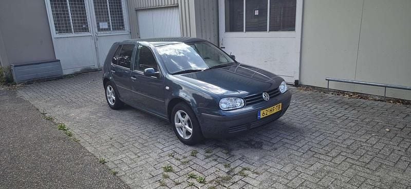 Groen Gebruikt 2001 VW Golf IV Trendline Hatchback | € 1.750 (Eerlijke prijs) - Afbeelding 1/4
