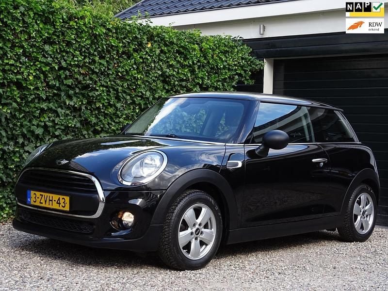 Zwart Gebruikt 2015 Mini ONE Business Hatchback | € 7.950 (Eerlijke prijs) - Afbeelding 1/4