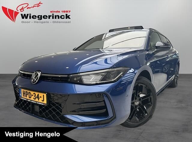 Blauw Gebruikt 2024 VW Passat R-line Edition Stationwagen | € 53.900 - Afbeelding 1/4