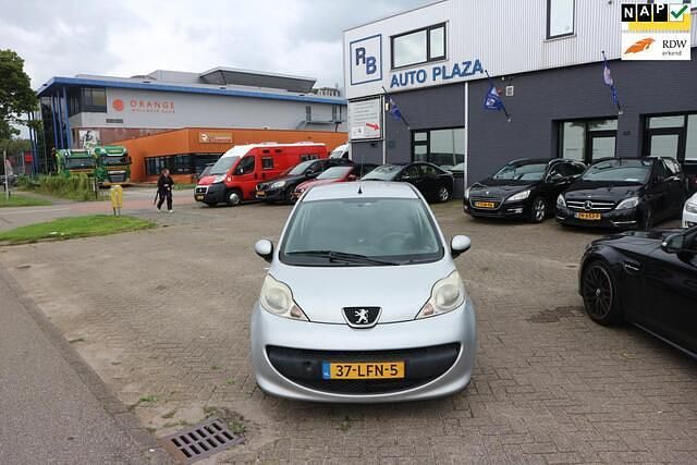 Grijs Gebruikt 2008 Peugeot 107 Urban Move Hatchback | € 999 (Eerlijke prijs) - Afbeelding 1/4