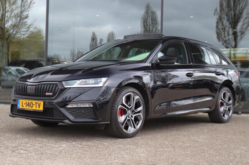 Zwart, metallic lak Gebruikt 2021 Skoda Octavia RS Stationwagen | € 21.950 (Eerlijke prijs) - Afbeelding 1/4