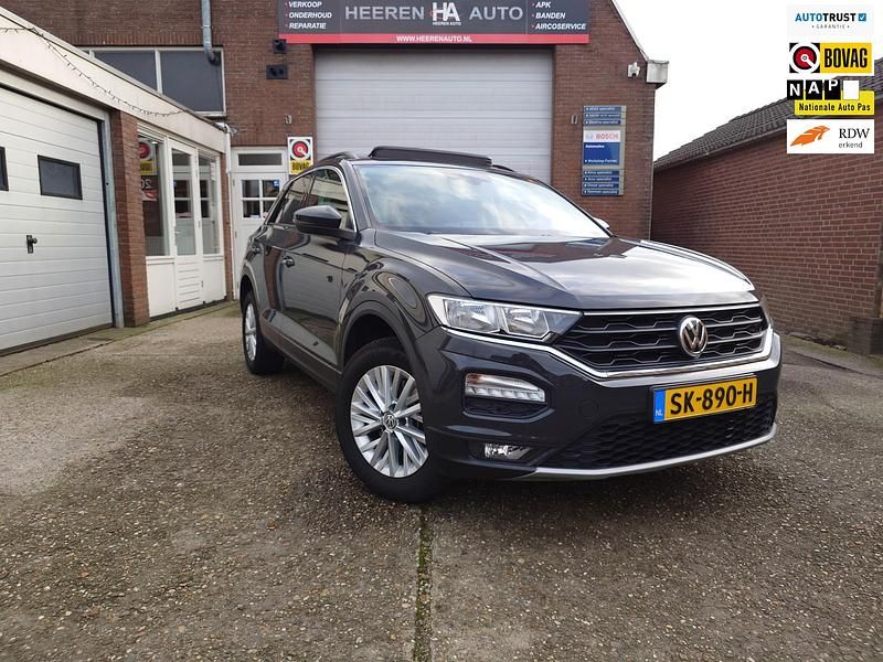 Grijs Gebruikt 2018 VW T-Roc Style SUV | € 23.500 (Eerlijke prijs) - Afbeelding 1/4