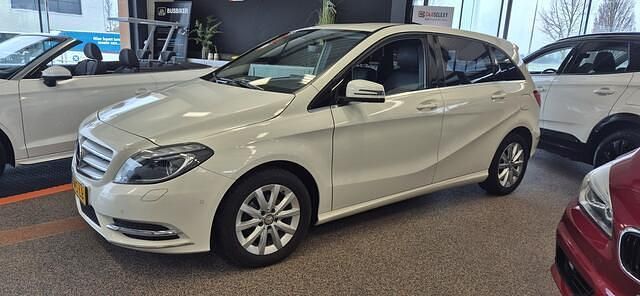 Wit Occasion 2013 Mercedes B180 Prestige MPV | € 9.740 (Eerlijke prijs) - Afbeelding 1/4