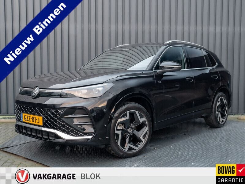 Zwart Gebruikt 2024 VW Tiguan R-line Edition SUV | € 52.450 (Goede deal) - Afbeelding 1/4