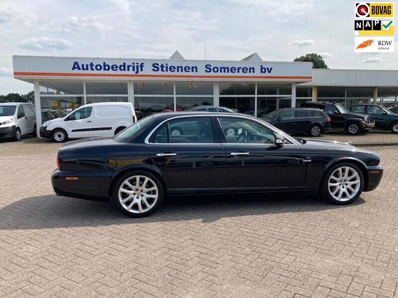 Zwart Gebruikt 2021 Jaguar XJ Sedan | € 18.950 - Afbeelding 1/4