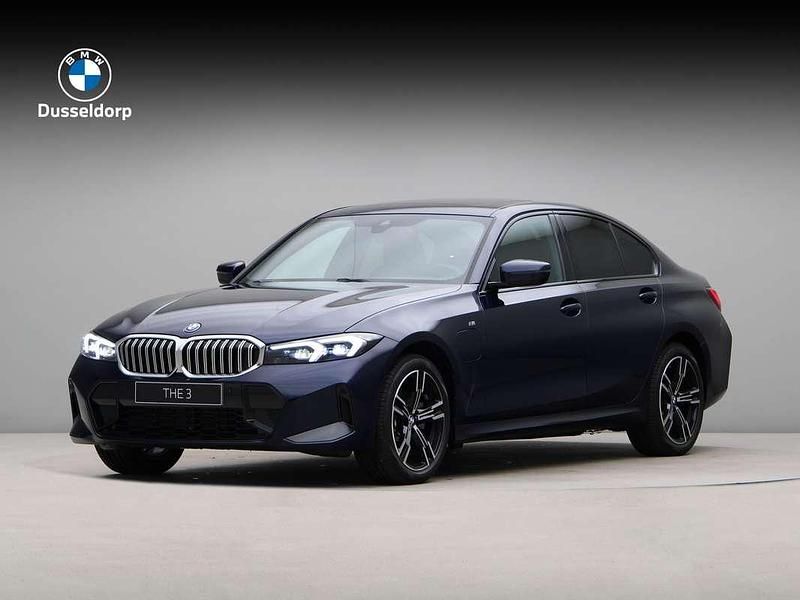 Nieuw BMW 330e Shadowline 292 PK (214 kW) 2025 Blauw Sedan