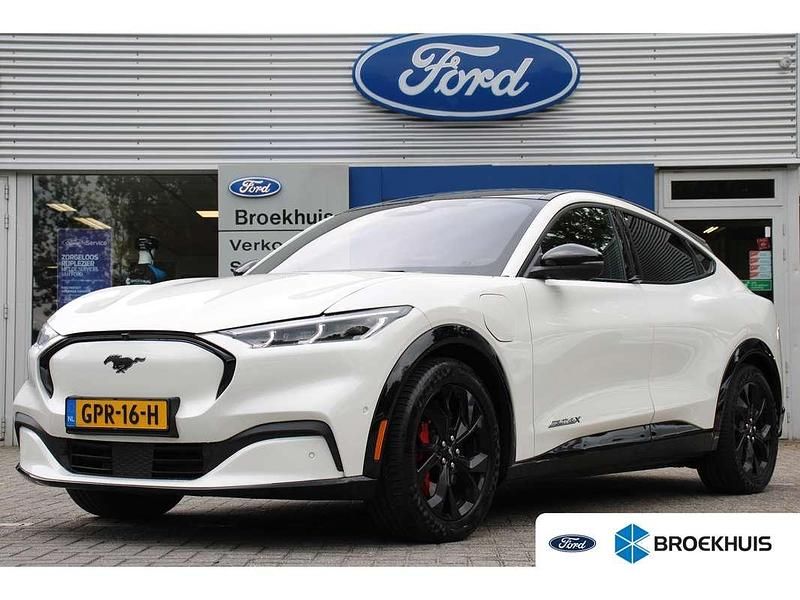 Wit Occasion 2023 Ford Mustang Mach-E Premium SUV | € 39.400 (Eerlijke prijs) - Afbeelding 1/4