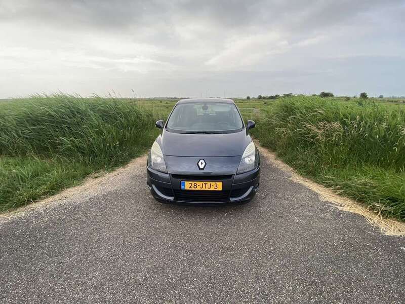 Gebruikt 2009 Renault Scénic III MPV | € 2.150 (Eerlijke prijs) - Afbeelding 1/4