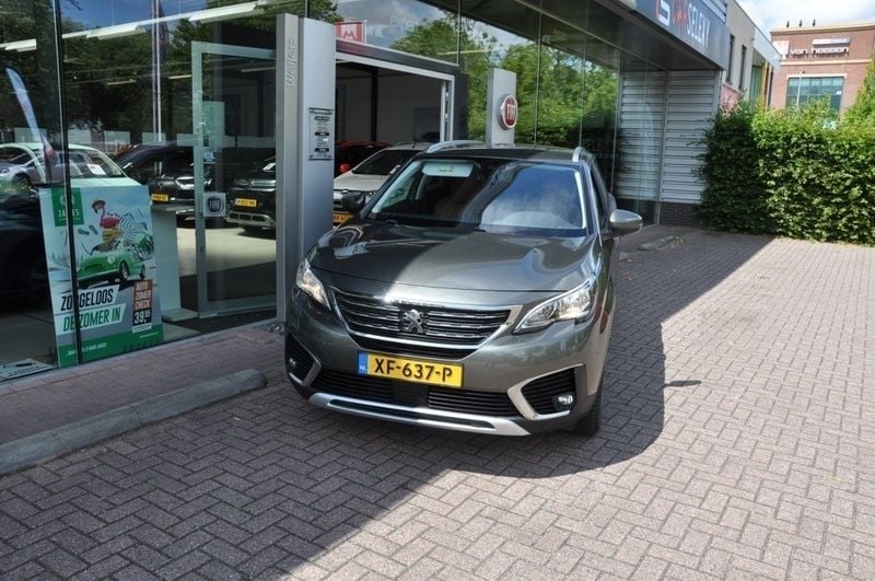 Grijs Gebruikt 2019 Peugeot 5008 Premium MPV | € 13.850 (Goede deal) - Afbeelding 1/4