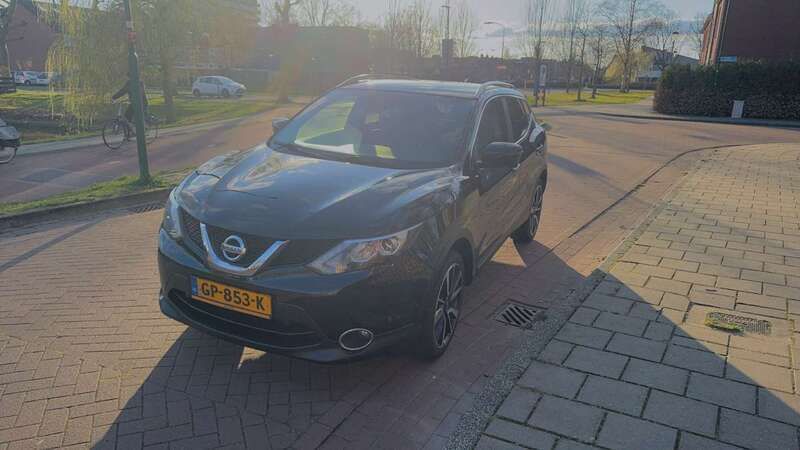 Zwart Gebruikt 2015 Nissan Qashqai Tekna SUV | € 12.750 (Eerlijke prijs) - Afbeelding 1/4